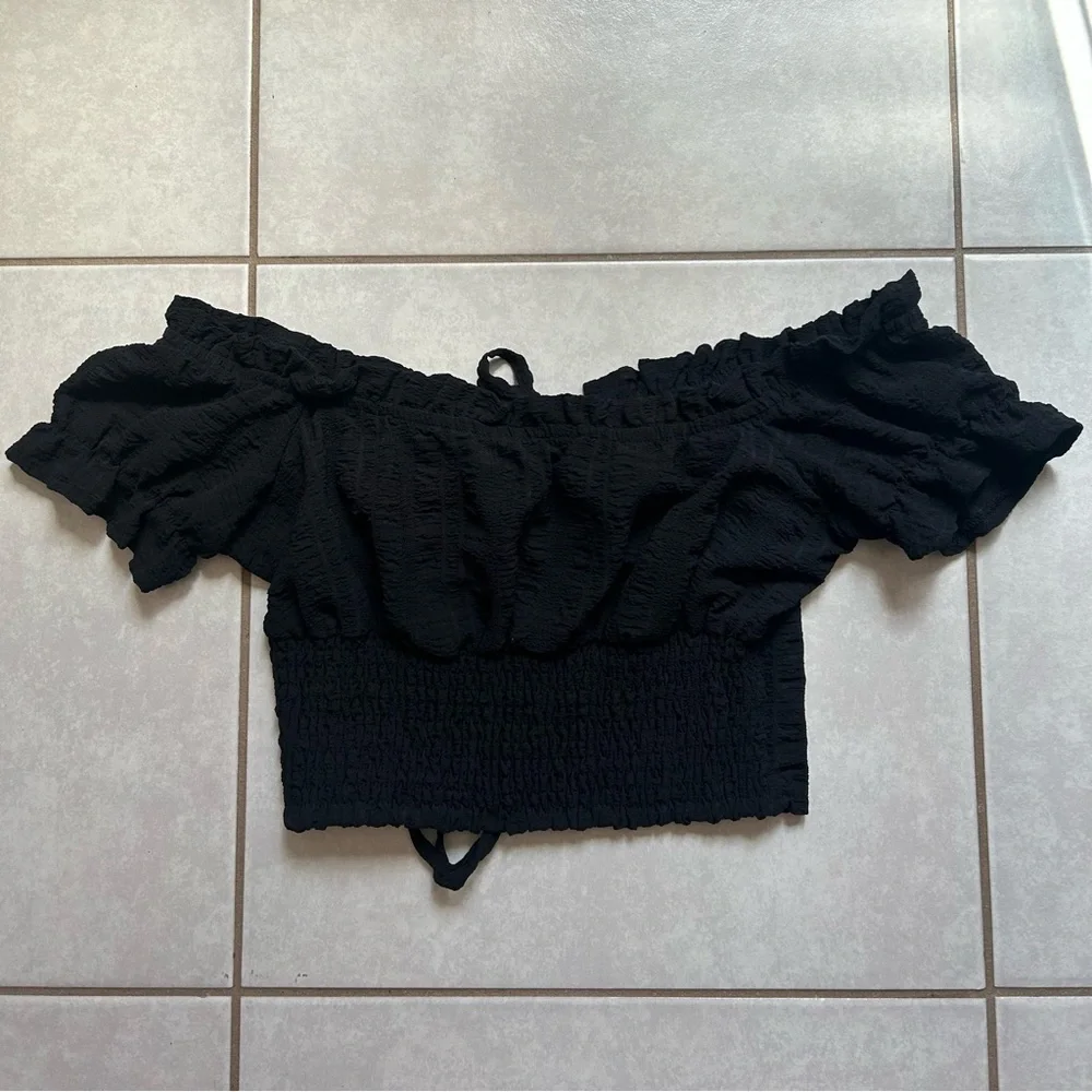 White Fox Boutique Gemini Off the Shoulder Crop - Picture 4 of 7